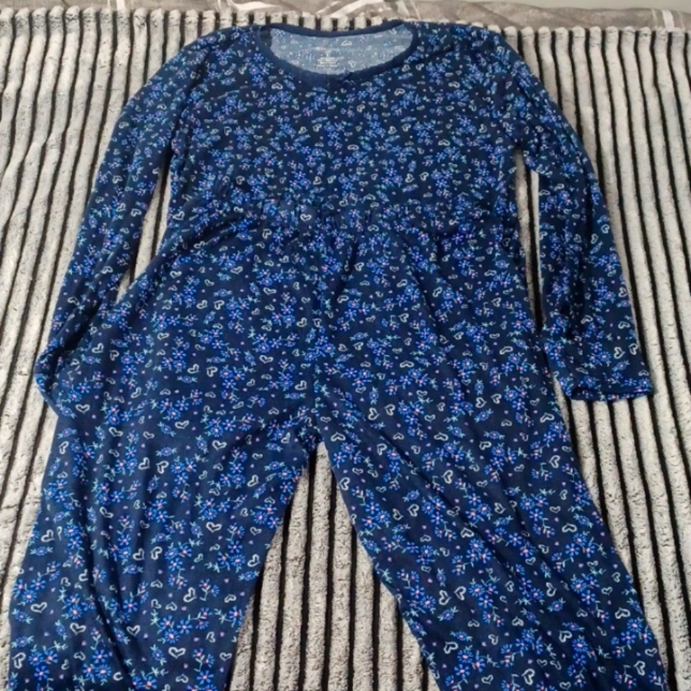 Nice blue and white pajamas set